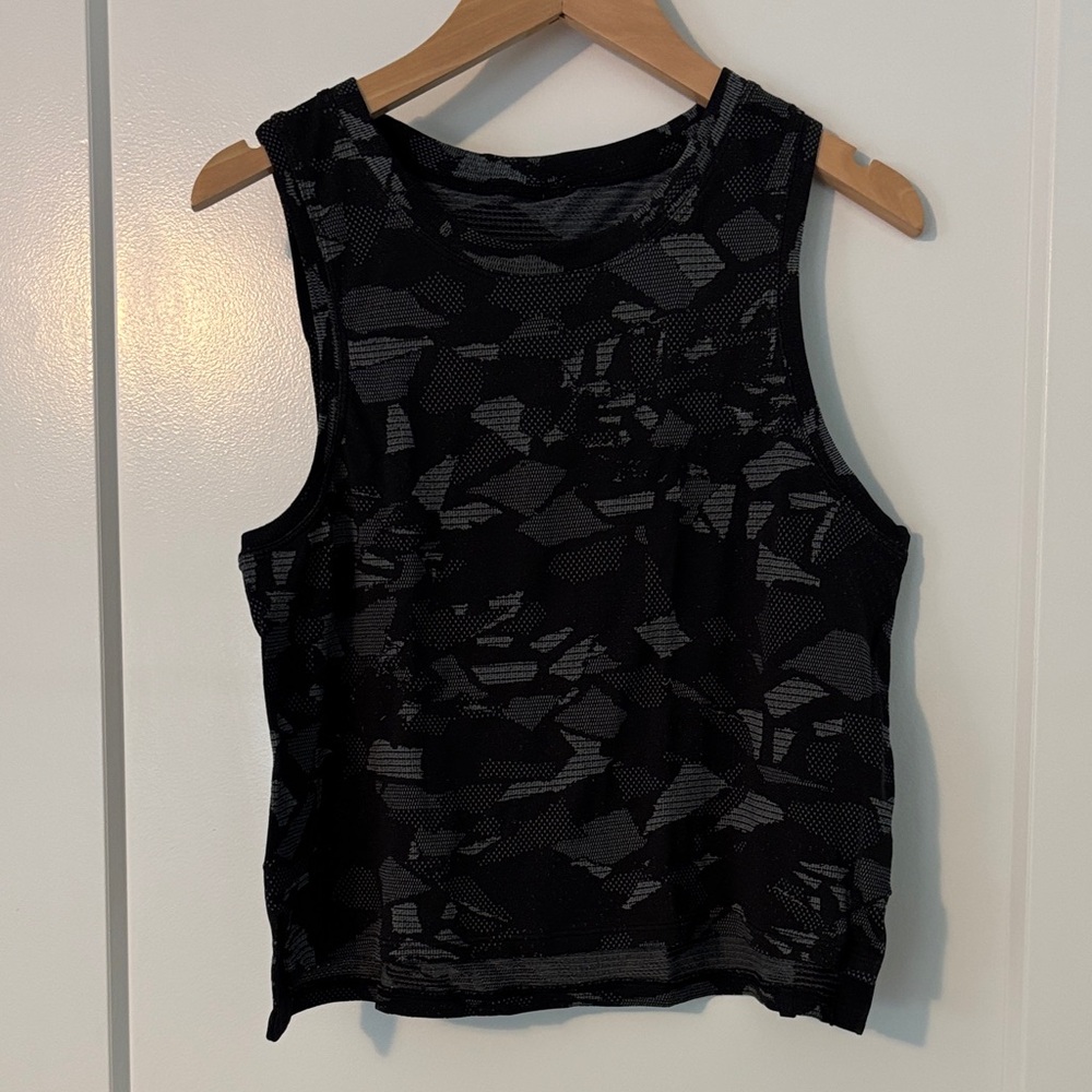 Lululemon Train to be Tank Top, Size 4